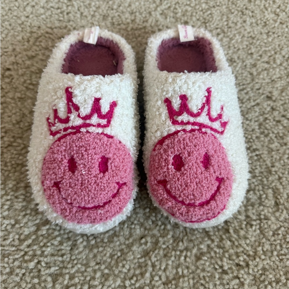 Kids Cream Slippers with Pink Smiley Crown Design